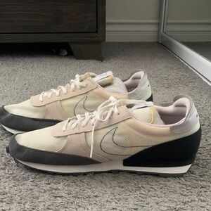 Nike Men's Beige and Black Sneakers